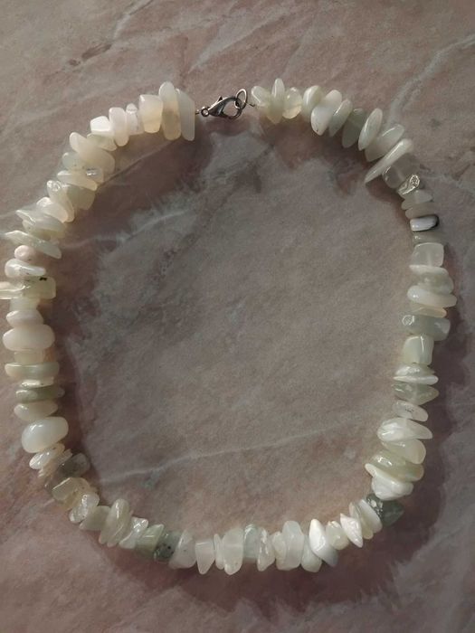 Дамска колие от естествени камъни