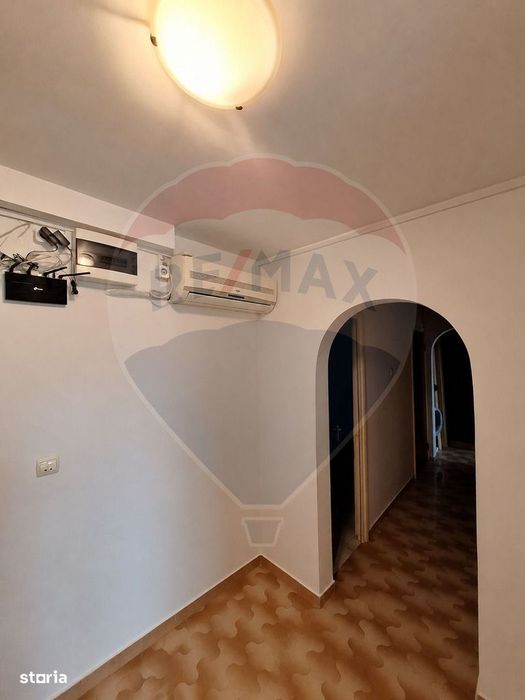 Apartament cu 3 camere de vânzare în zona Aparatorii Patriei