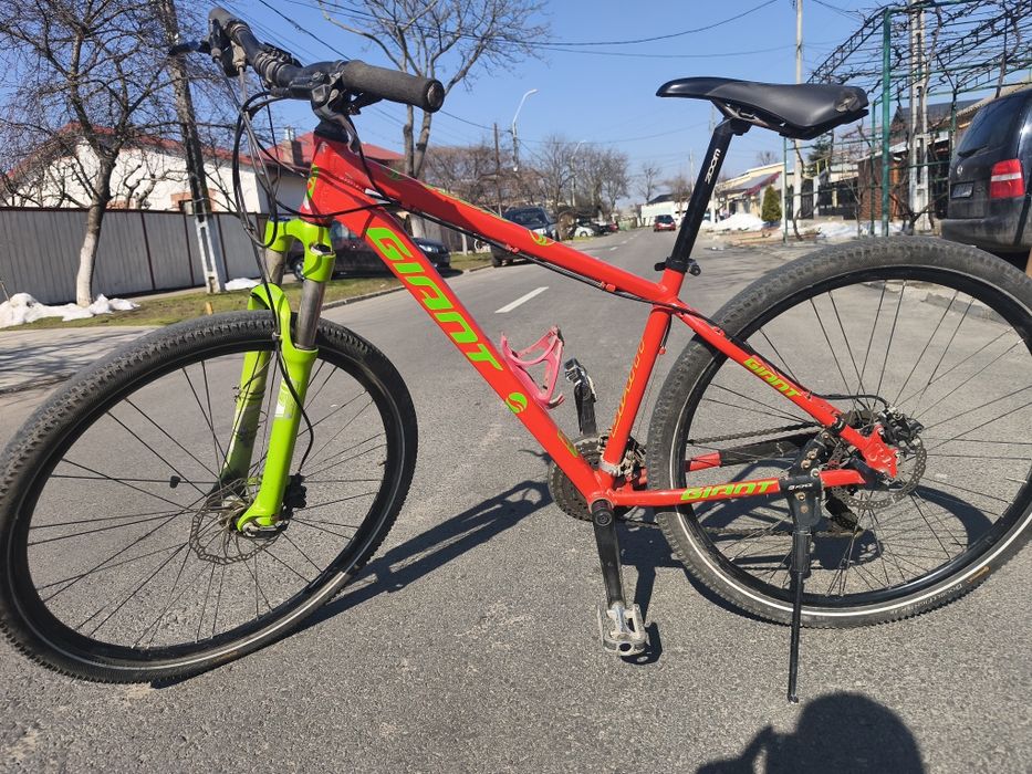 Vând bicicleta giant R29