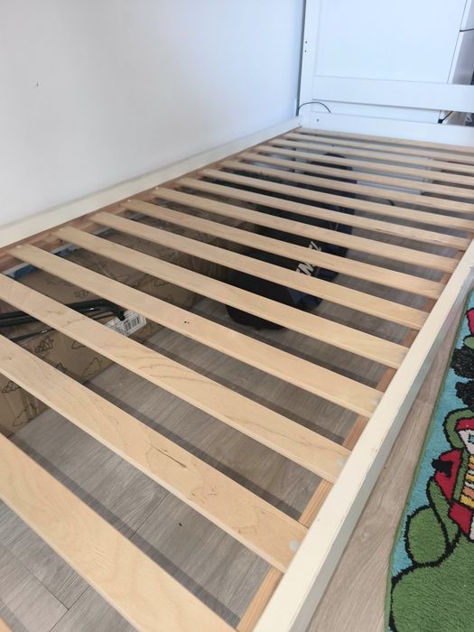 Vând pat suprapus Ikea + 1 buc Saltea