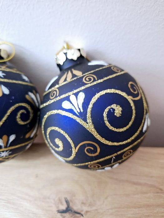 Globuri vechi pictate manual