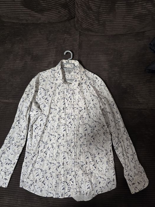 Костюм: сако, панталон и 2 ризи MONNI