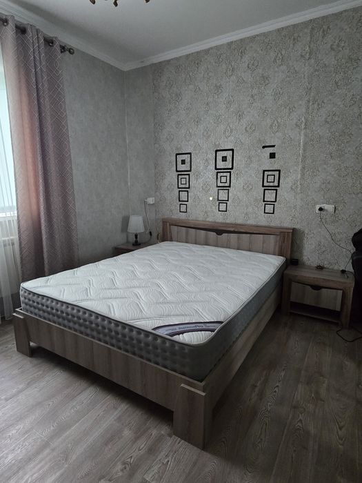 Срочно! Кровать + матрас + тумбочки недорого