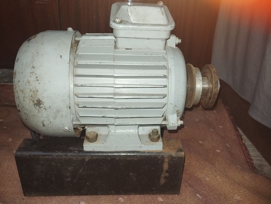 Электродвигатель асинхронный 3фазный 220-380