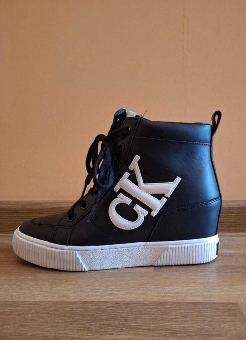 Calvin Klein кецове