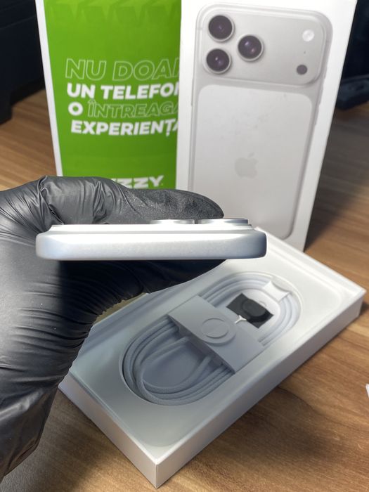 iPhone 17 Pro Max • 256 GB • Silver