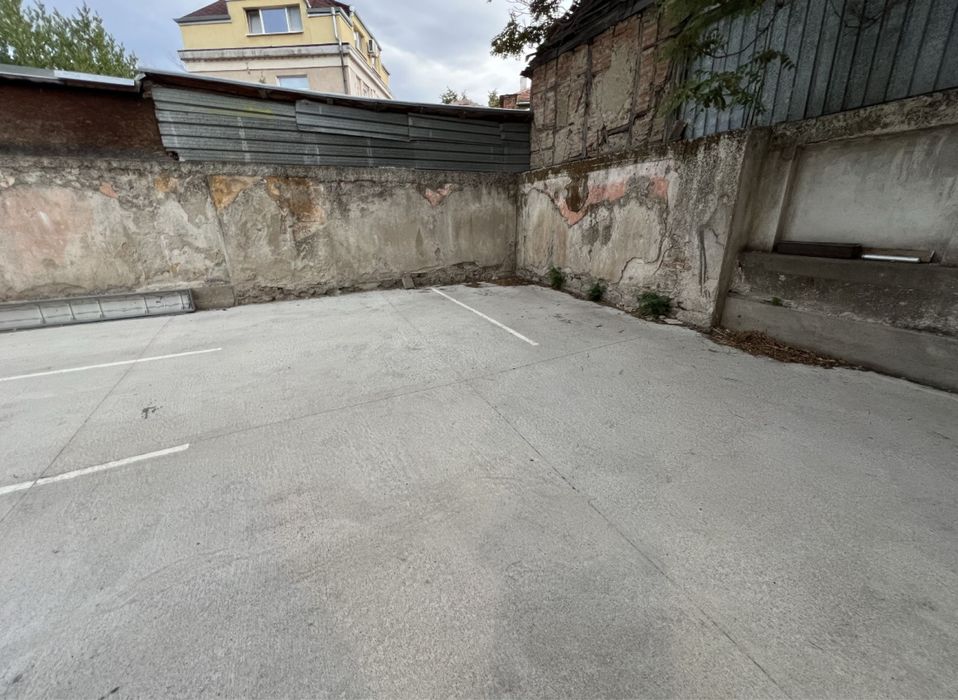 Дава се под наем Гараж / Паркомясто в Пловдив, Кършияка - 20 кв.м за 91.8 € - Снимка #1