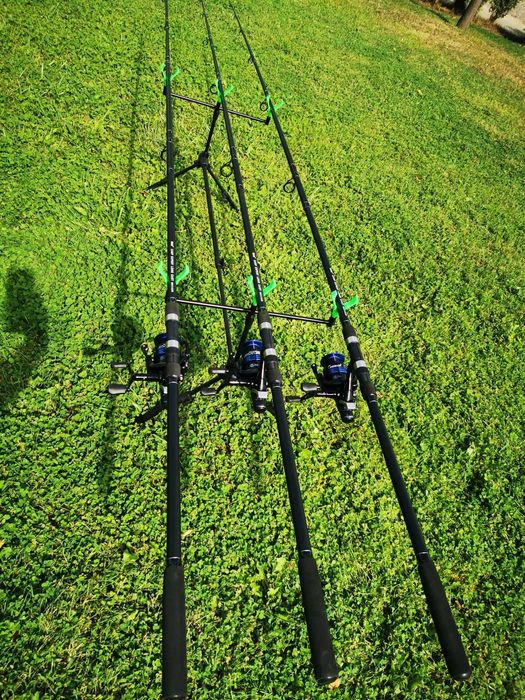 Промо комплект! 3 шарански въдици 3.60мт и 3 макари с 10 лагера