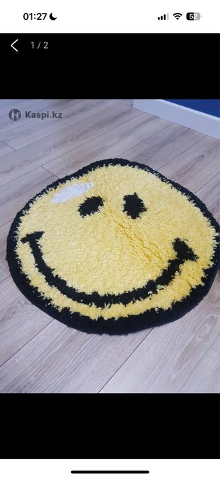 Ковер в виде смайлика