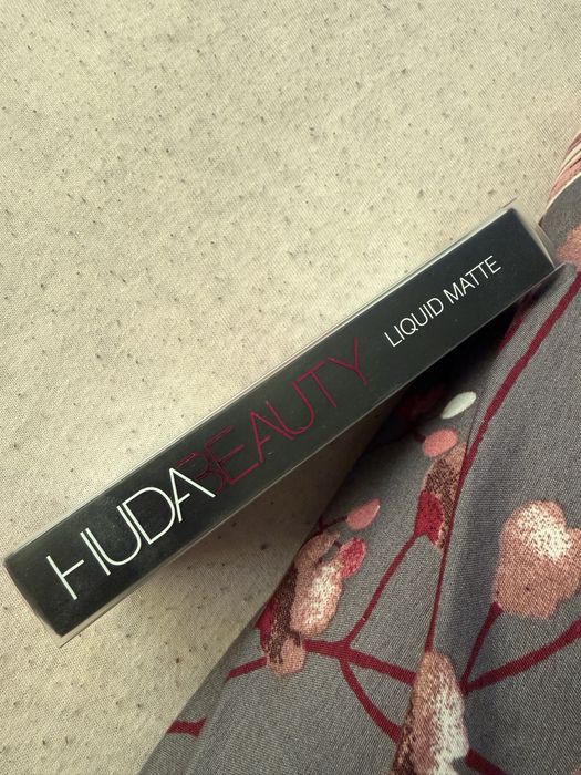Huda MATTE червило