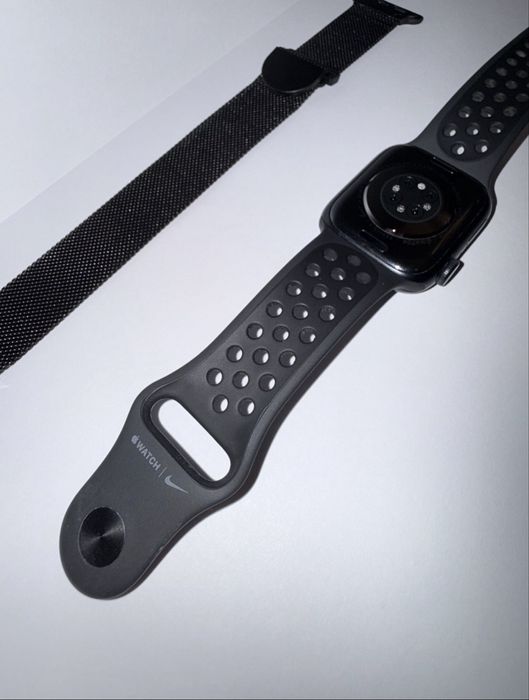 [URGENT] Vand Apple Watch Series 7 NIKE + Carcasa protectie + bratara metalică