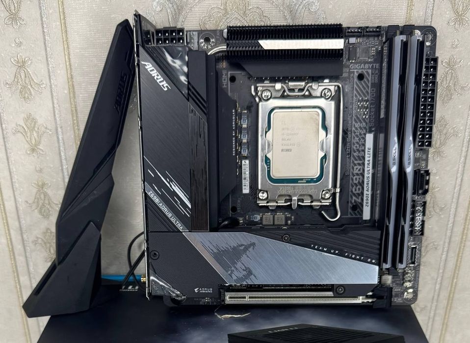 Aorus Z690i Ultra Lite DDR5 WiFi
Aorus Z690i Ultra Lite DDR5 WiFi

Тол