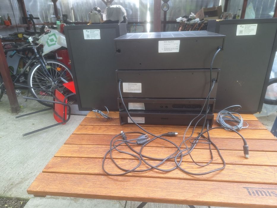 Sistem audio stereo Schneider