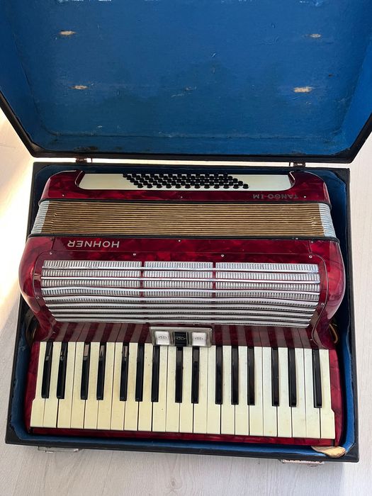 Акордеон Хонер / Hohner 60 баса