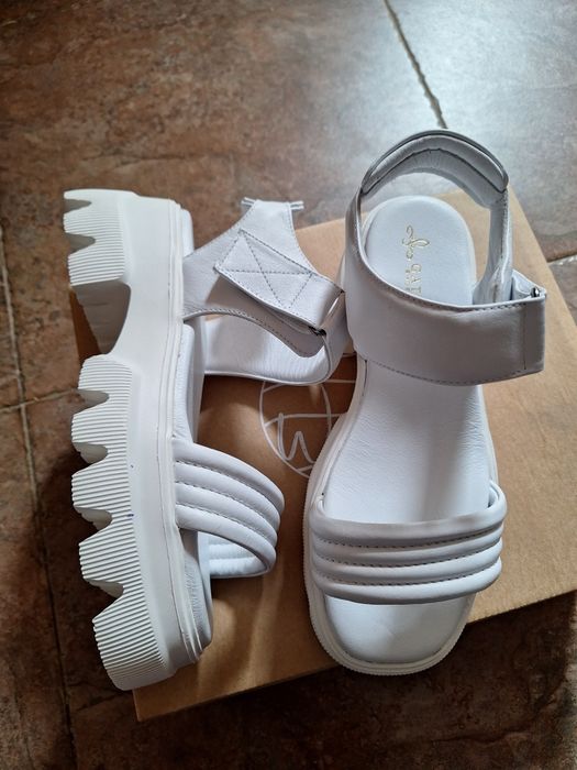 Нови сандали естествена кожа