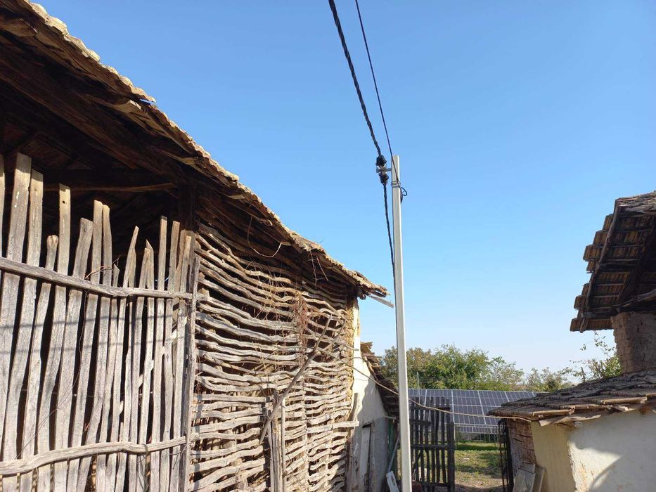 Двуетажна къща с фотоволтаици