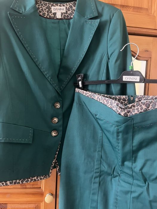 Дамска рокля и костюм Данини