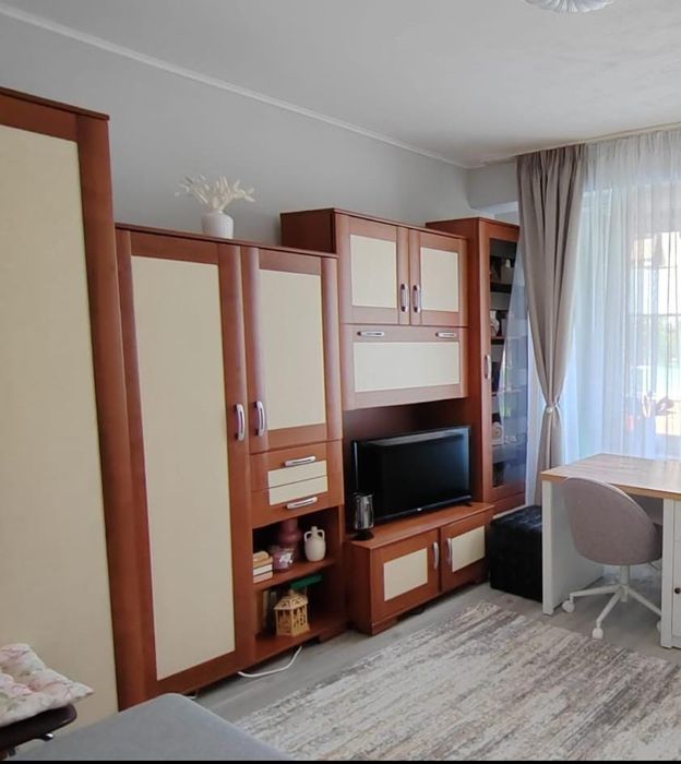 Vand Urgent Mobila de camera frumoasa in culori calde crem maro cu vit