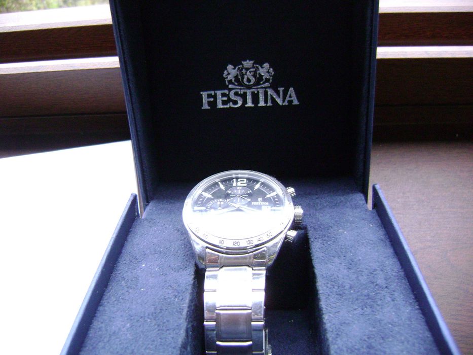 Продавам швейцарски часовник Festina Chronograph