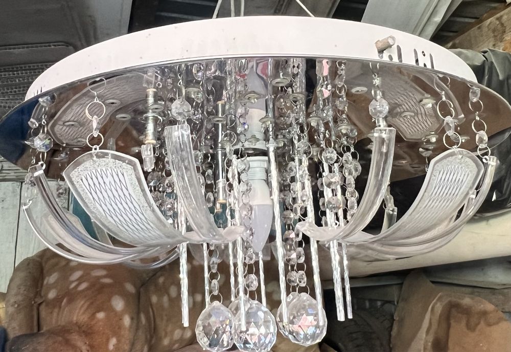 Срочно Продам люстру