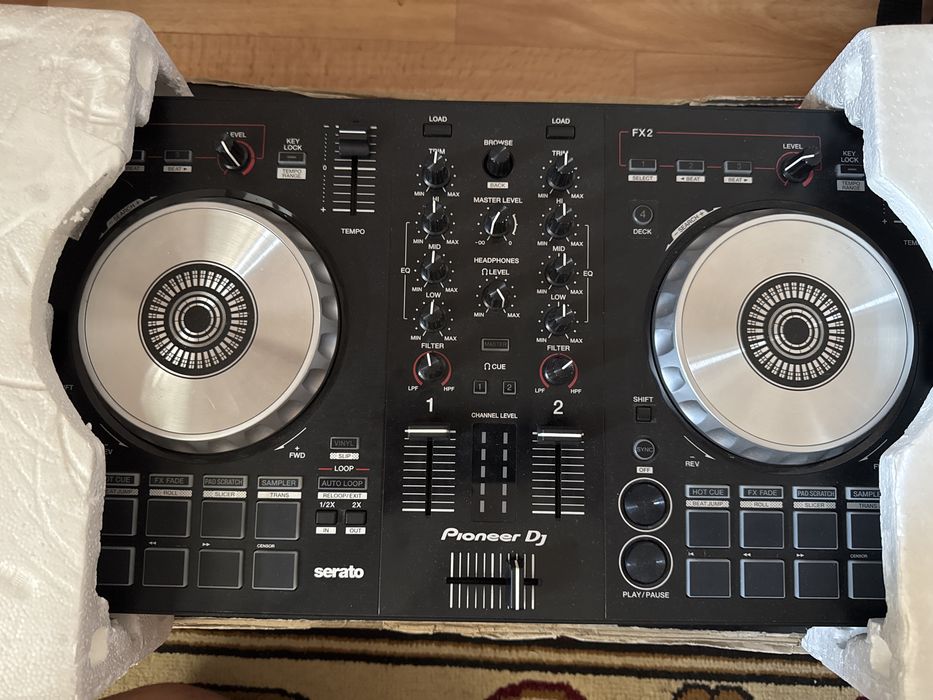 DDJ-SB3 DJ Controller.