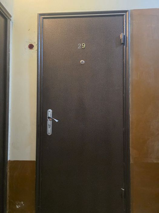 Eshik sotiladi yaxshi yangiday