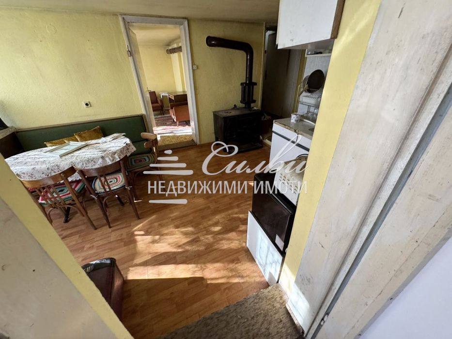 Двуетажна ТУХЛЕНА къща на ПЛОЧА с ГАРАЖ - с. Мараш!