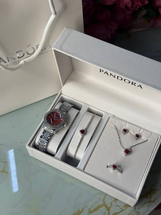 Pandora набор часы