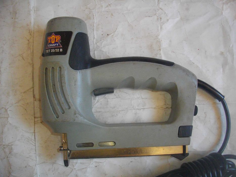 Ел.Такер Дърводелски КОМБИНИРАН 32мм RAPID ESCO Black Decker Top Craft