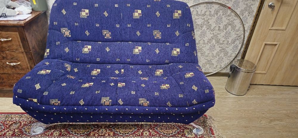 Большой диван и маленький  диван с 2 креслами