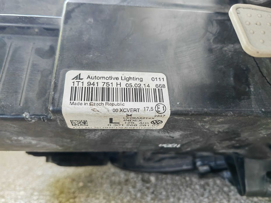 Фар VW Touran Bi-Xenon LED ляв / Фар VW Caddy / Фар Туаран Кади Оригинален