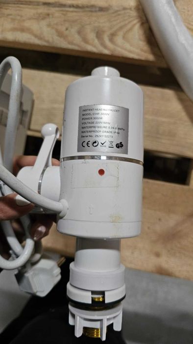 Водонагревател Crown CIHF-3000V