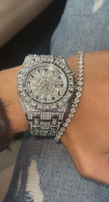 Луксозен unisex часовник с камъни + Подарък Гривна (Iced Out стил)