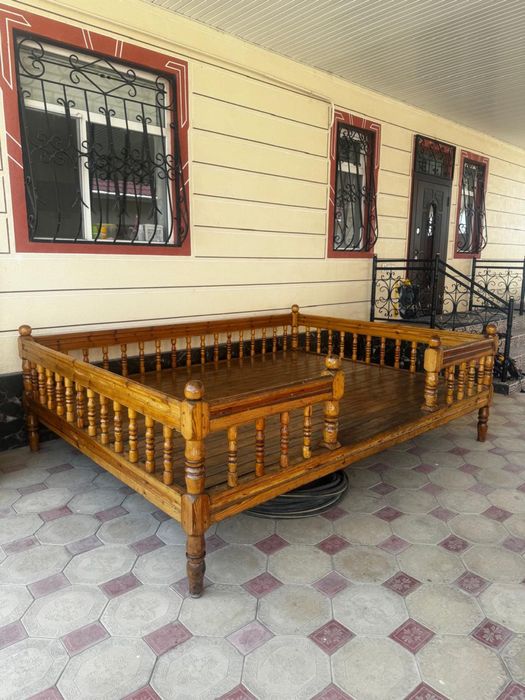 Тапчан,үстел орындығымен