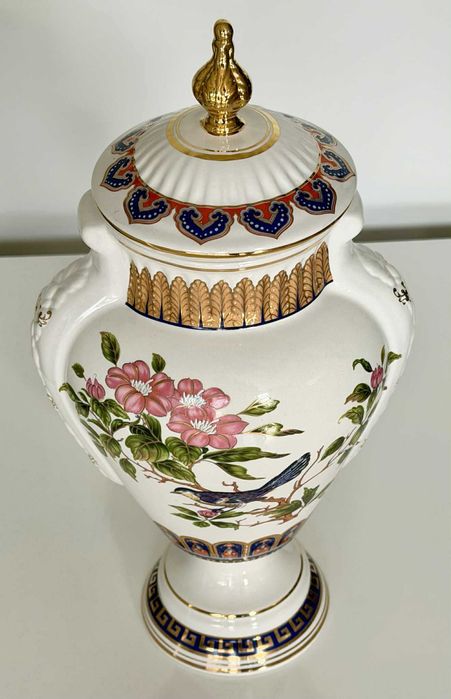 Винтидж порцеланова амфора / ваза с капак