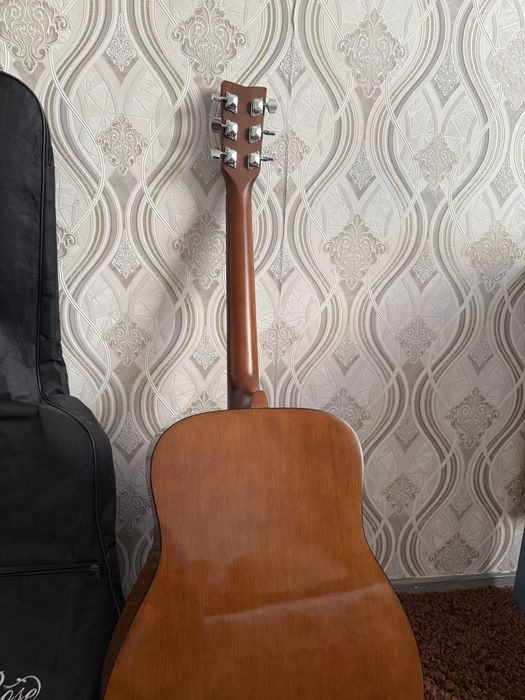 Продам гитару YAMAHA