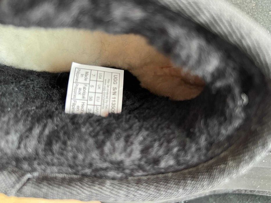 Ghete NOI  UGG talpa  ultra mini