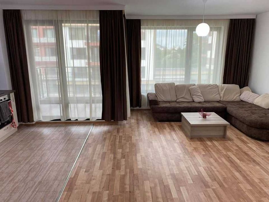 Тристаен Апартамент в Смирненски