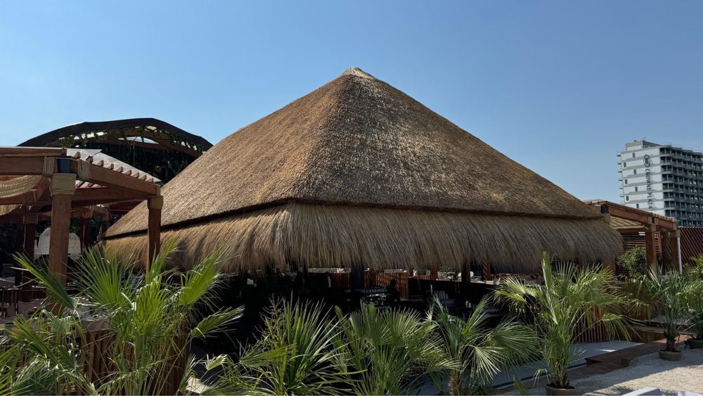 ACOPERIS DIN STUF, Constructii terase, case modulare de vacanta, pergole, Constructii zone turistice, umbrele de stuf piscina,