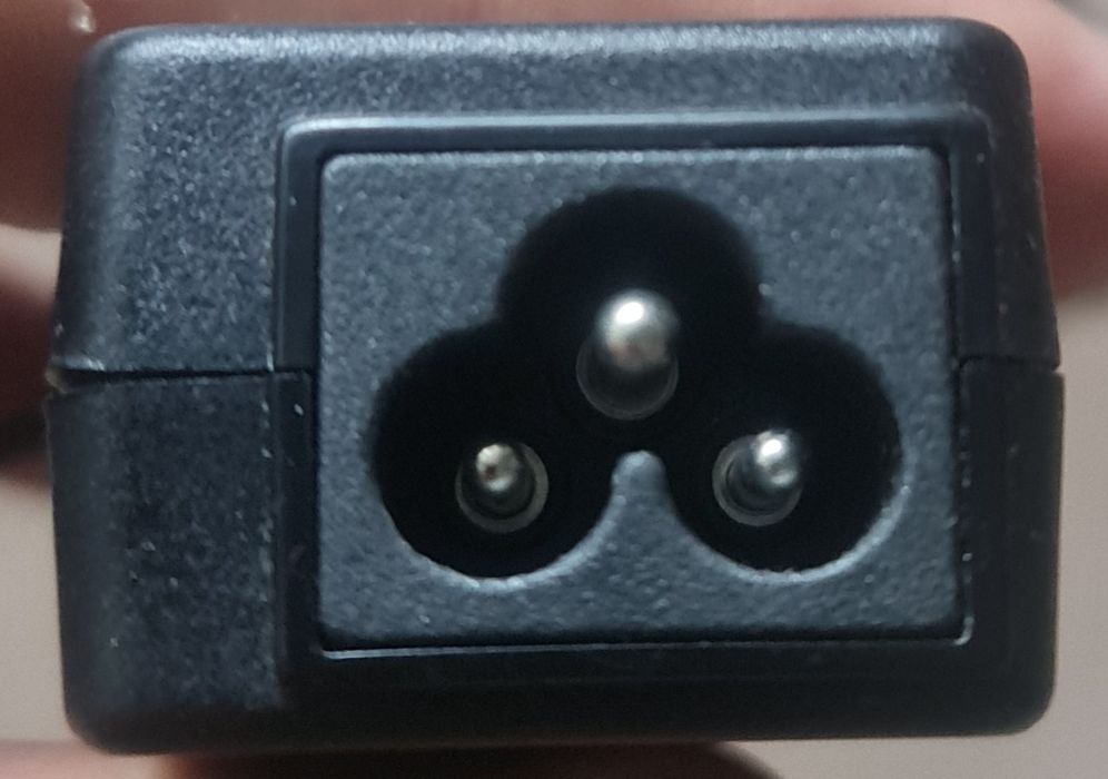 2 Блок питания, адаптер для компьютерных мониторов