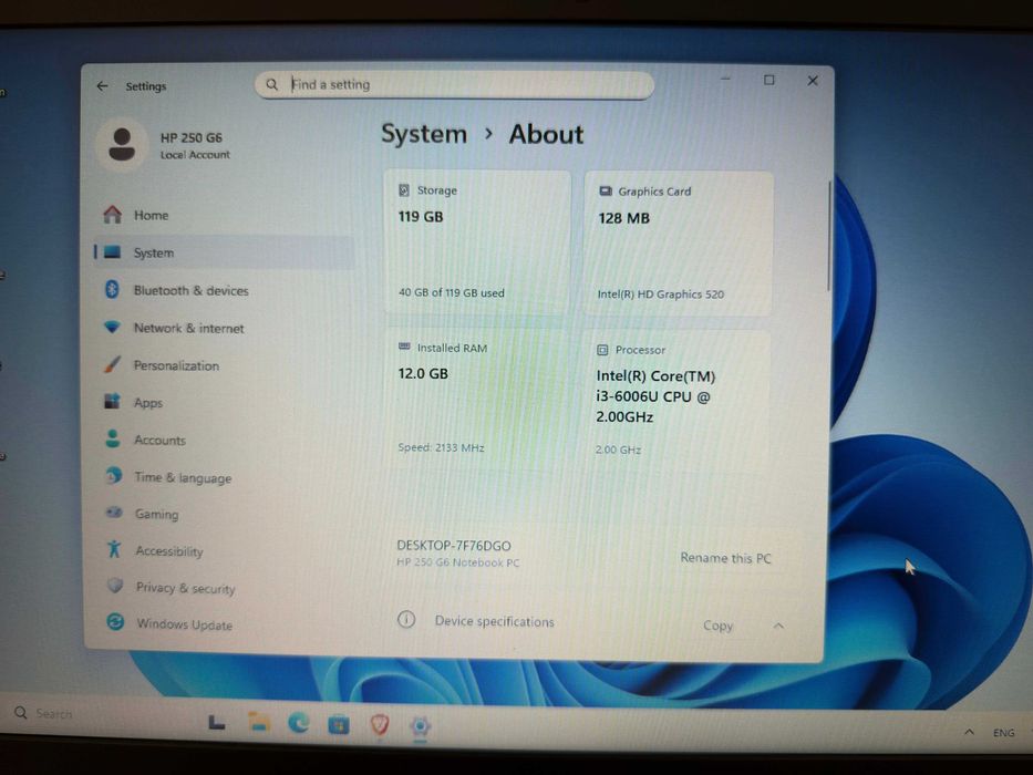 HP 250 G6 - Core i3-6006U, 12 GB RAM, 120GB SSD