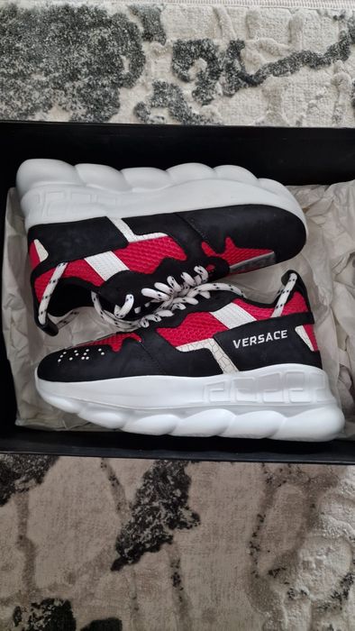 Versace chain reaction