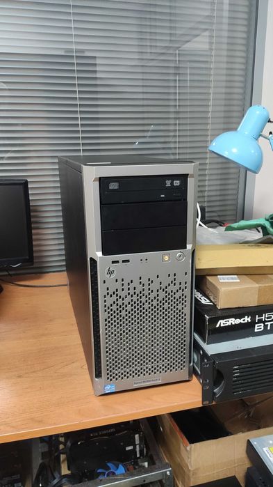 Сервер HP ProLiant ML350e Gen8 v2