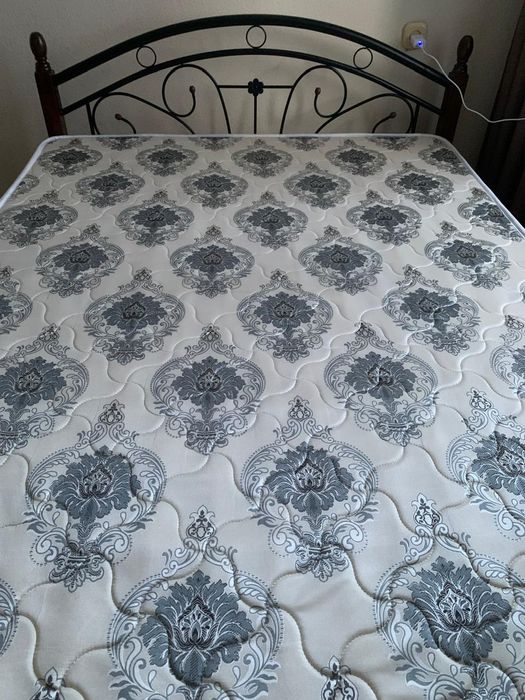 Кровать, матрас в отличном состоянии