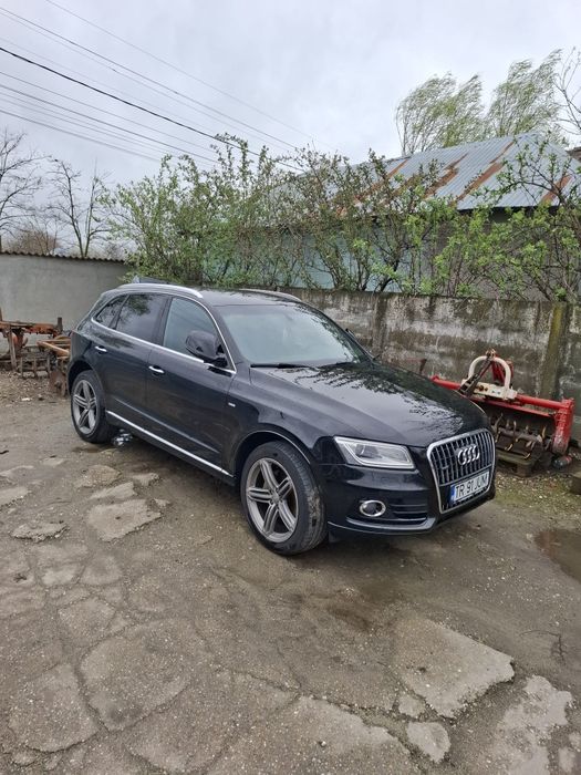 Vând Audi Q5.      .