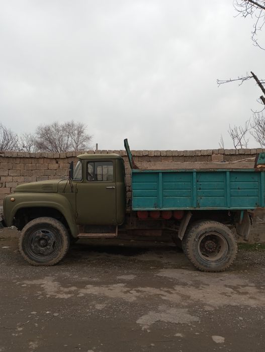 Zil sotiladi. Yili 1986 matori yaxshi moy yemidi