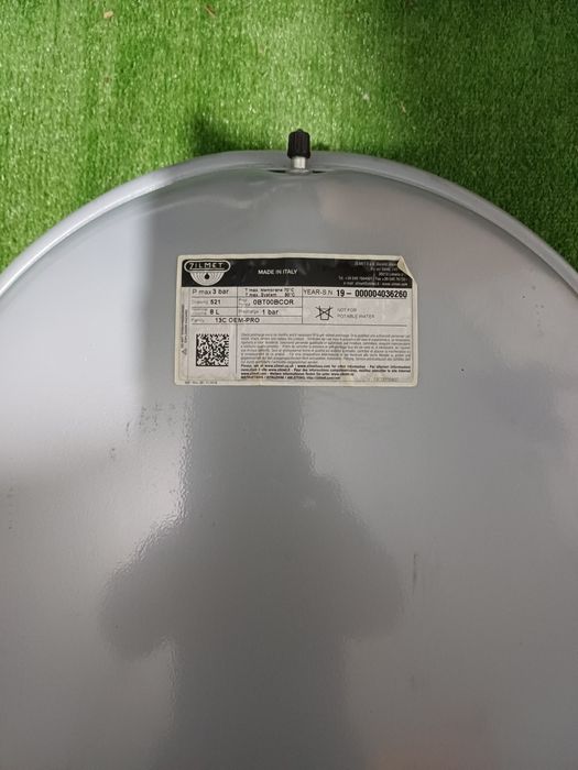 Vând arzător , schimbator si vas expansiune Ariston