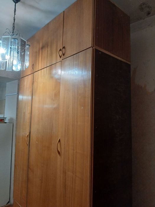 Шкафы для прихожей  с крючками для одежды. И шкаф для одежды 2метра.