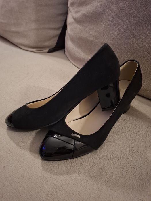 Стилни черни обувки