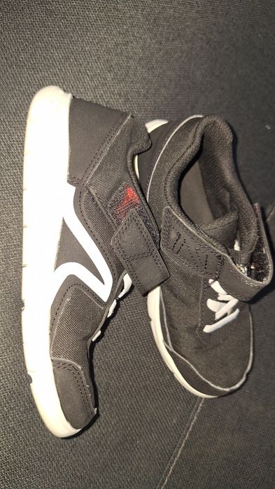 Adidasi negrii dechatlon copii